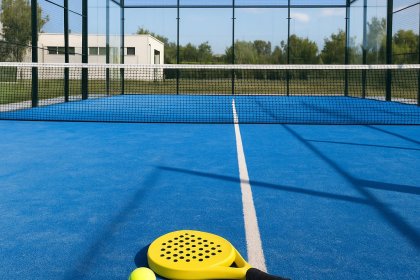 Teren de padel: ce îl face potrivit pentru joc și investiție